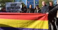 Pablo iglesias junto a Jorge Verstrynge sosteniendo una bandera republicana. /@AHORAPODEMOS