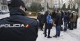 Miembros de la CUP, incluida la portavoz en el Parlament de Cataluña, Anna Gabriel, se han concentrado frente a la Audiencia Nacional para solidarizarse con los detenidos por la quema de fotos del rey. EFE/Paco Campos