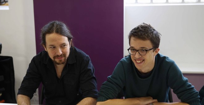 El secretario general de Podemos, Pablo Iglesias, y el número dos, Íñigo Errejón, durante la última reunión del consejo ciudadano de la formación. EFE/Paco Campos