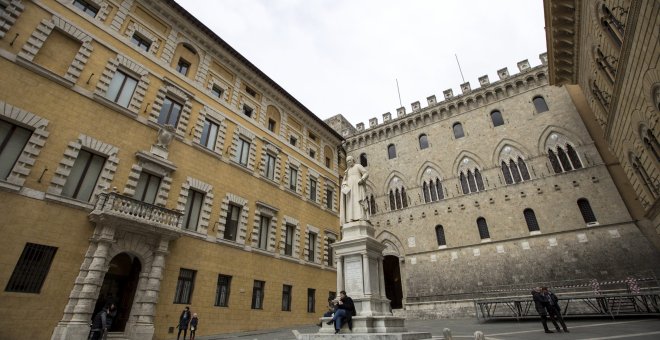 Fotografía de la fachada de la sede de la italiana Banca Monte dei Paschi  (MPS) en Siena, Italia. EFE/Mattia Sedda