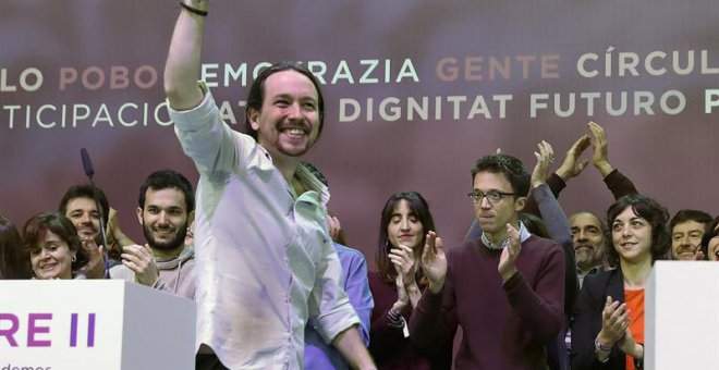 Pablo Iglesias saluda a los asistentes a la Asamblea de Vistalegre II. | BALLESTEROS (EFE)