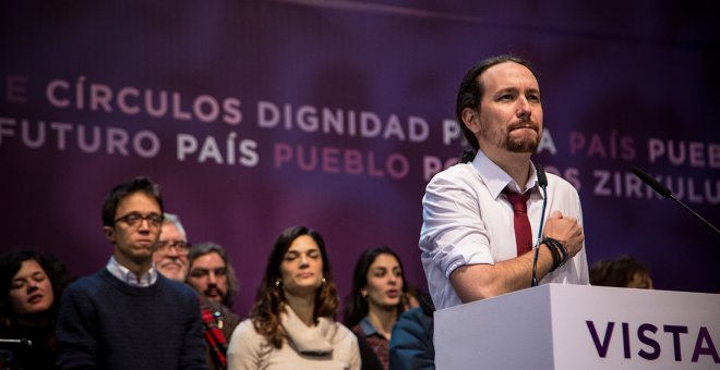 El líder de Podemos, Pablo Iglesias, en el escenario tras la proclamación de los resultados de las votaciones de la Asamblea Ciudadana Estatal de Vistalegre II. JAIRO VARGAS