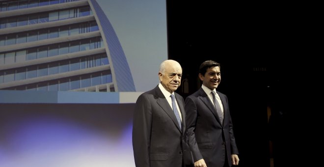 El presidente del BBVA, Francisco González , y el consejero delegado, Carlos Torres, durante la presentación de los resultados de la entidad en 2016. EFE/Paco Campos