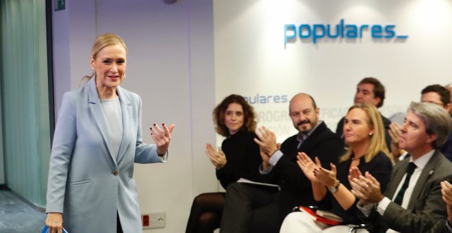 Cristina Cifuentes, a su llegada hoy a la reunión de la Gestora del PP de Madrid, en la que ha dimitido para ser candidata a la Presidencia del partido. EFE/Zipi