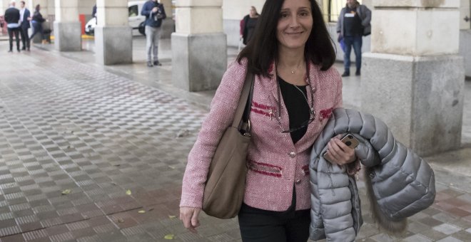 La juez María Núñez Bolaños a su salida de los Juzgados de Sevilla. EFE/Julio Muñoz