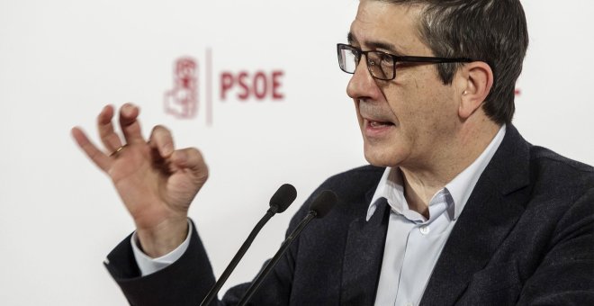 El exlehendakari Patxi López, uno de los aspirantes a liderar el PSOE, durante un acto con militantes del partido en Burgos. EFE/Santi Otero