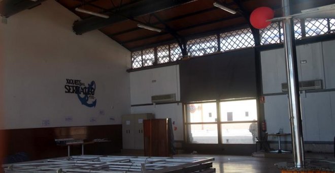 GRA161. TARRAGONA, 04/03/2017.- Interior del local de ensayo de la colla castellera "Xiquets del Serrallo" de Tarragona donde un casteller de 51 años ha fallecido y otros dos han resultado heridos al caerles encima una estructura metálica que estaban desm