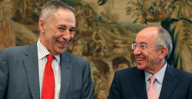 Foto de archivo del exgobernador del Banco de España, Miguel Ángel Fernández Ordóñez (derecha), con el expresidente de la Comisión Nacional del Mercado de Valores (CNMV), Julio Segura. EFE