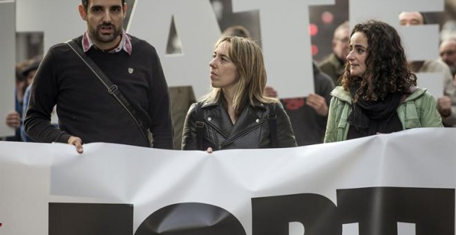 Sandra Berrenetxea, cuyo caso de torturas se juzgará esta próxima semana, en una manifestación que la izquierda abertzale celebró en reconocimiento de quienes fueron torturados. EFE/Miguel Toña