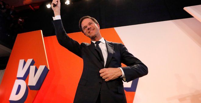 El primer ministro holandés, Mark Rutte, comparece tras conocer los resultados de los sondeos de las elecciones holandesas. - REUTERS