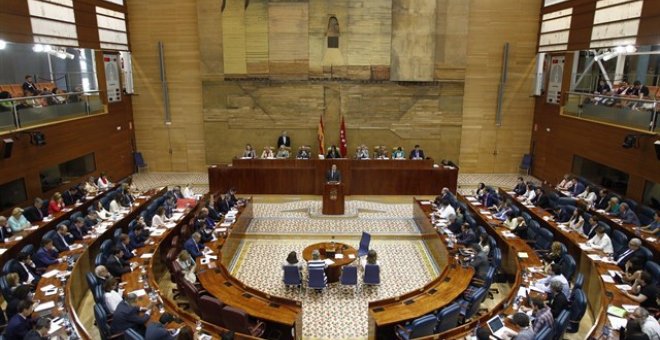 Podemos abandona el Pleno de la Asamblea al negarle la palabra a uno de sus diputados. Europa Press