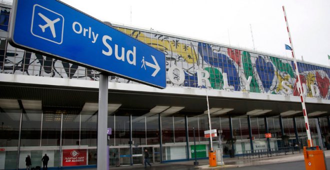 Imagen de una de las entradas al aeropuerto de Orly. | REUTERS