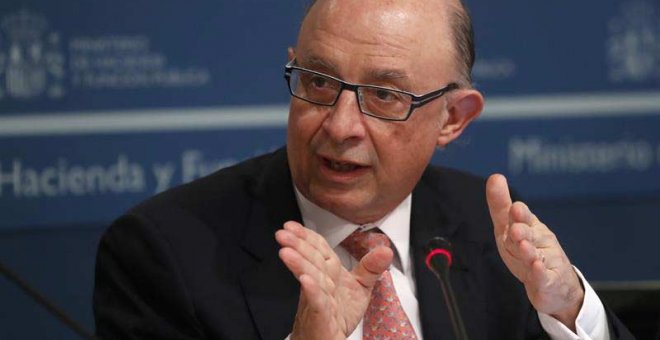 El ministro de Hacienda y Función Pública, Cristóbal Montoro, durante la presentación de los datos de déficit. | EFE