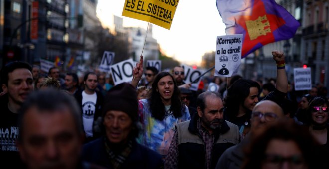 Imagen de las protestas contra los Presupuestos, esta tarde en Madrid. REUTERS/ Javier Barbancho