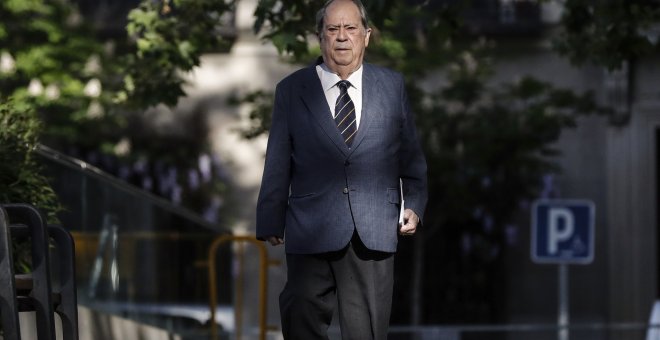 El exsecretario de Presidencia de la Generalitat Lluís Prenafeta a su llegada a la Audiencia Nacional donde declara en el juicio a la trama Pretoria. EFE/Emilio Naranjo