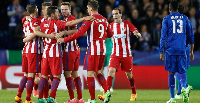 Los jugadores del Atlético celebran el pase a las semifinales de la Champions. /EFE