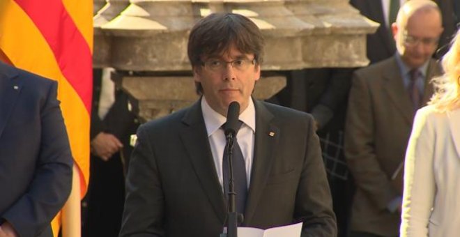 El presidente de la Generalitat, Carles Puigdemont, este viernes en la presentación del manifiesto que ratifica el referéndum sobre la independencia de Catalunya.EUROPA PRESS