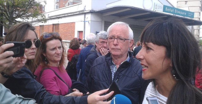 Miles de personas se han manifestado este sábado en Vitoria para reclamar la excarcelación de los presos de ETA con enfermedades grave.- EUROPA PRESS