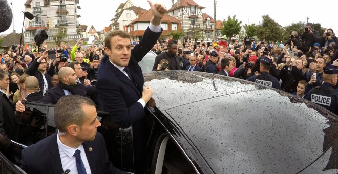 Emmanuel Macron durante su visita a Le Touquet.- REUTERS