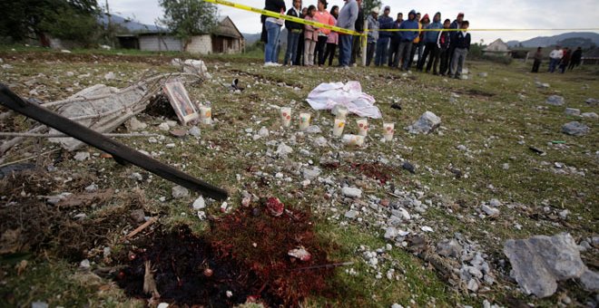 Una mancha de sangre en el lugar de la explosión, un almacén de fuegos artifivciales en la ciudad de San Isidro,Chilchotla, Mexico. REUTERS/Imelda Medina