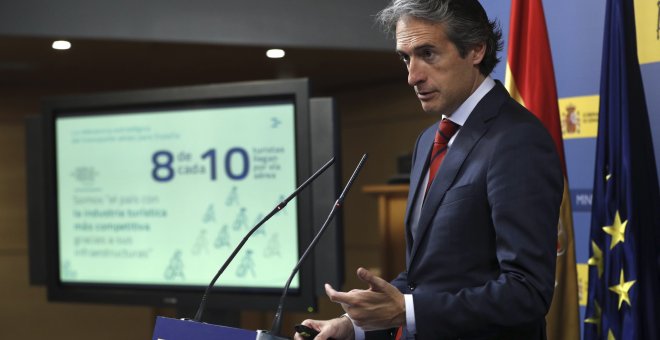 El ministro de Fomento, Íñigo de la Serna, presenta el Plan de Navegación Aérea 2017-2020 que recoge los objetivos y actuaciones de Enaire para los próximos cuatro años. EFE/Chema Moya