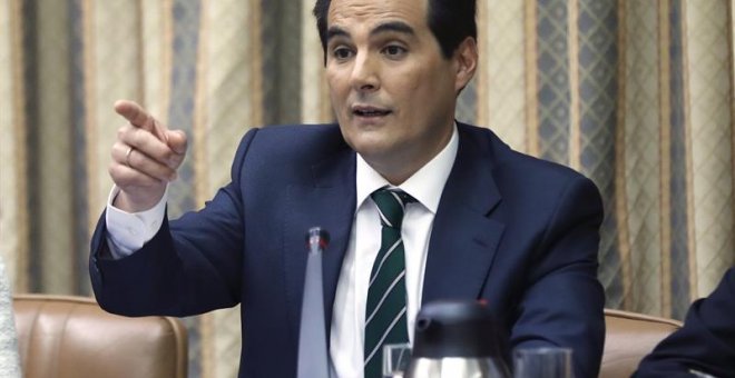 El secretario de Estado de Seguridad, José Antonio Nieto, atiende a los medios en su comparecencia en la Comisión de Interior del Congreso para informar, entre otras cuestiones, de los problemas en el paso fronterizo de Tarajal en Ceuta o el balance de la