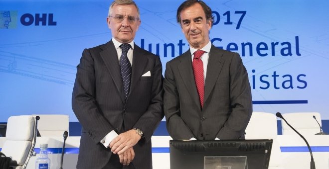 El presidente de OHL, Juan Villar Mir Fuentes (d.), y el consejero delegado, Tomás García Madrid, en la junta de accionistas de la constructora. E.P.