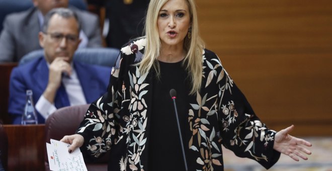 La presidenta regional, Cristina Cifuentes, durante una intervención en el Pleno de la Asamblea de Madrid. EFE/Emilio Naranjo