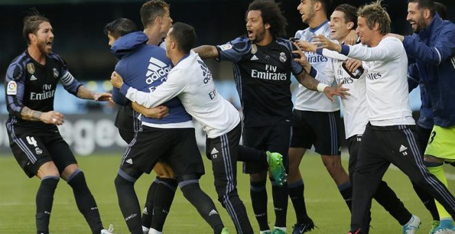 Los jugadores del Real Madrid celebran uno de los tantos anotados por Cristiano Ronaldo. - EFE