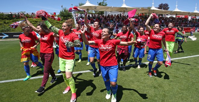 Las jugadoras del Atlético celebran el título de Liga, logrado ante la Real Sociedad. /ATLÉTICO DE MADRID