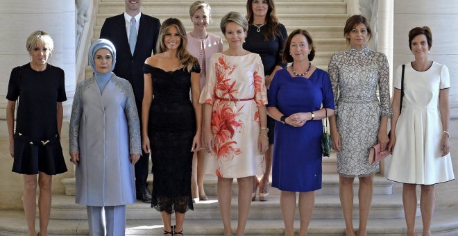 La primera dama francesa, Brigitte Trogneux, la turca, Emine Gulbaran Erdogan, laestadounidense, Melania Trump, la reina Matilde de Bélgica, la mujer del secretario general de la OTAN, Ingrid Schulerud, la mujer del presidente búlgaro Desislava Radeva, la