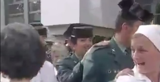 La Guardia Civil durante una Conga, junto a monjas y curas, en  una peregrinación a Lourdes pagada con dinero público.