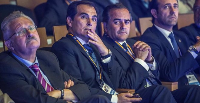 El secretario de Estado de Seguridad, José Antonio Nieto (2i), durante el XI Congreso Nacional del Sindicato Unificado de Policía (SUP). EFE/Ismael Herrero