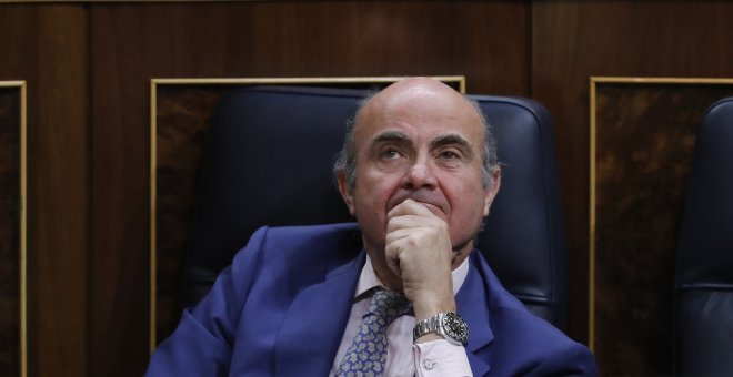 El ministro de Economía, Luis de Guindos, durante la sesión de control al Gobierno en el Congreso de los Diputados. EFE/Juan Carlos Hidalgo