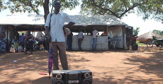 Simon caminó durante una semana junto a su mujer u madre hasta llegar a Uganda. Pablo L. Orosa