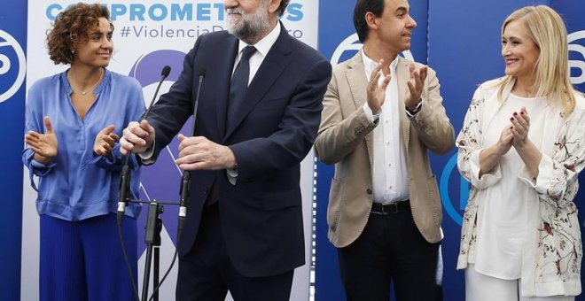 Mariano Rajoy junto a Dolors Montserrat, Cristina Cifuentes y Fernando Martínez-Maíllo  durante un acto de apoyo al Pacto de Estado contra la Violencia de Género. /EFE