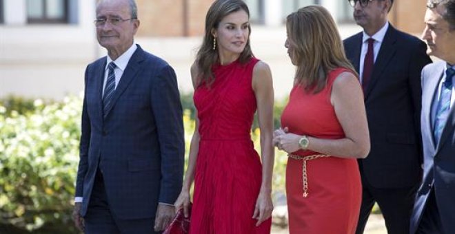 Susana Díaz, presidenta de la Junta de Andalucía junto a la Reina Letizia. / EFE