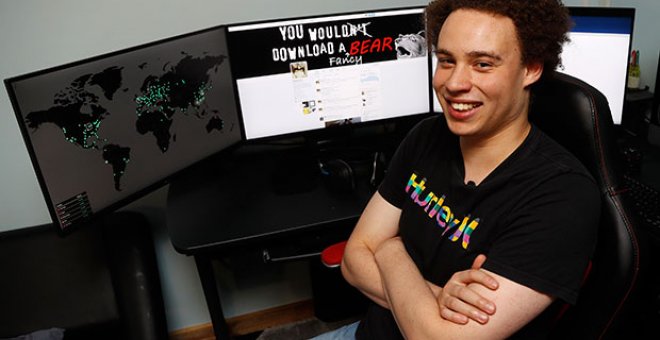 Marcus Hutchins, de 23 años, fue el 'héroe' que logró detener el ciberataque del virus 'Wanncry'.