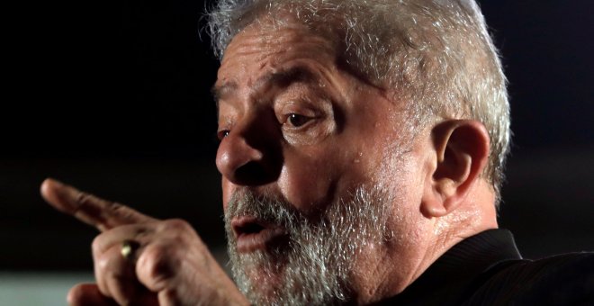 El expresidente de Brasil Luiz Inacio Lula da Silva durante una protesta tras su condena por corrupción. REUTERS/Paulo Whitaker