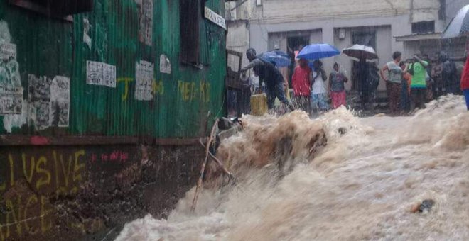 Fotografía de las inundaciones en Regent, Sierra Leona. / Twitter @MarkTJones500