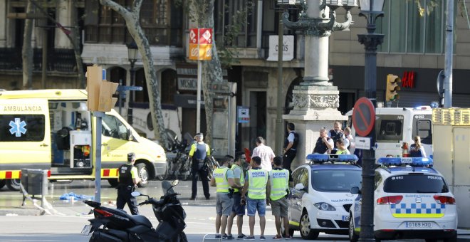 Las imágenes del atropello en Las Ramblas de Barcelona. / EFE