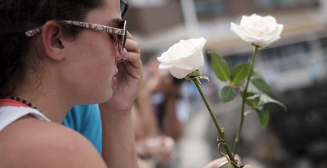 Acto de homenaje a las víctimas del accidente del vuelo de Spanair JK5022 en Las Palmas de Gran Canarias / EFE - Ángel Medina G.