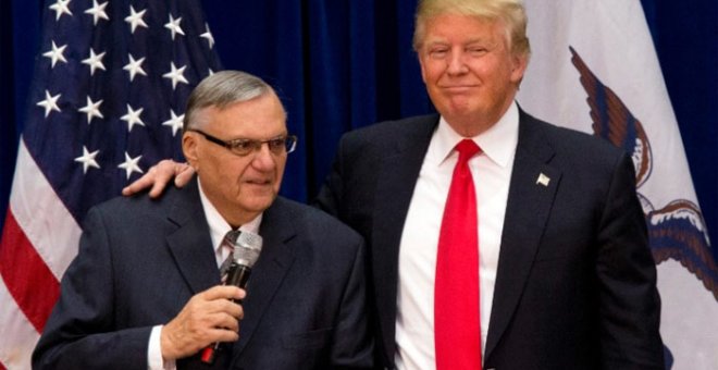 El sheriff Joe Arpaio junto a Donald Trump en una imagen de archivo.