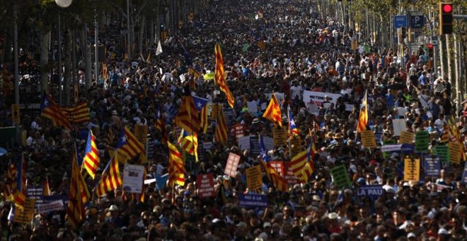 Multitud al passeig de gràcia contra la violència terrorista