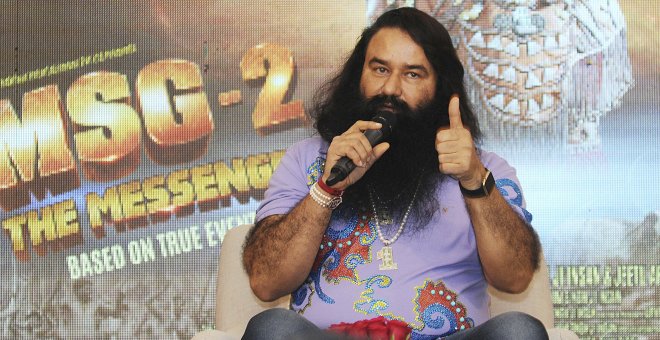 Fotografía de archivo de septiembre de 2015 del gurú Gurmeet Ram Rahim Singh durante la presentación de la segunda película sobre su vida ('MSG Messenger of God II9), en Nueva Delhi (India).. EFE/Str