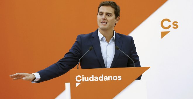 El presidente de Ciudadanos, Albert Rivera, durante la rueda de prensa que ha ofrecido tras la reunión de la Ejecutiva de Ciudadanos. EFE/J.P.Gandul