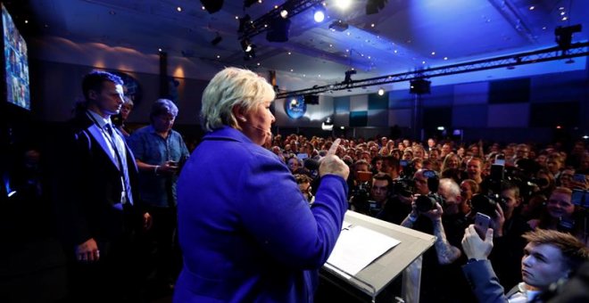 La primera ministra noruega, Erna Solberg, habla a sus simpatizantes en Oslo (Noruega). EFE/Junge Heiko