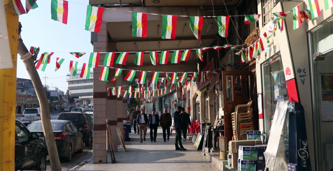 Tanto Dahok como Erbil se han llenado de banderas kurdas, en vísperas del referendo para la independencia. En la foto, Dahok. FOTO. Ferran Barber