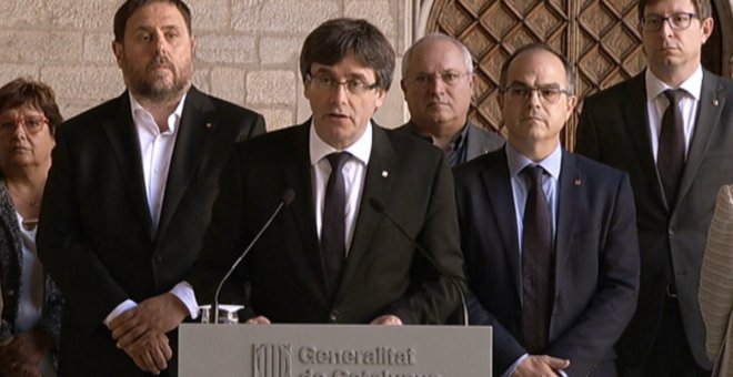 Declaració institucional del president de la Generalitat, Carles Puigdemont, junto a todos los miembros de su gobierno