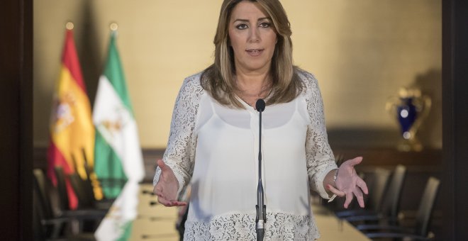 La presidenta andaluza, Susana Díaz, durante la declaración institucional en el Palacio de San Telmo en Sevilla. EFE/Julio Muñoz